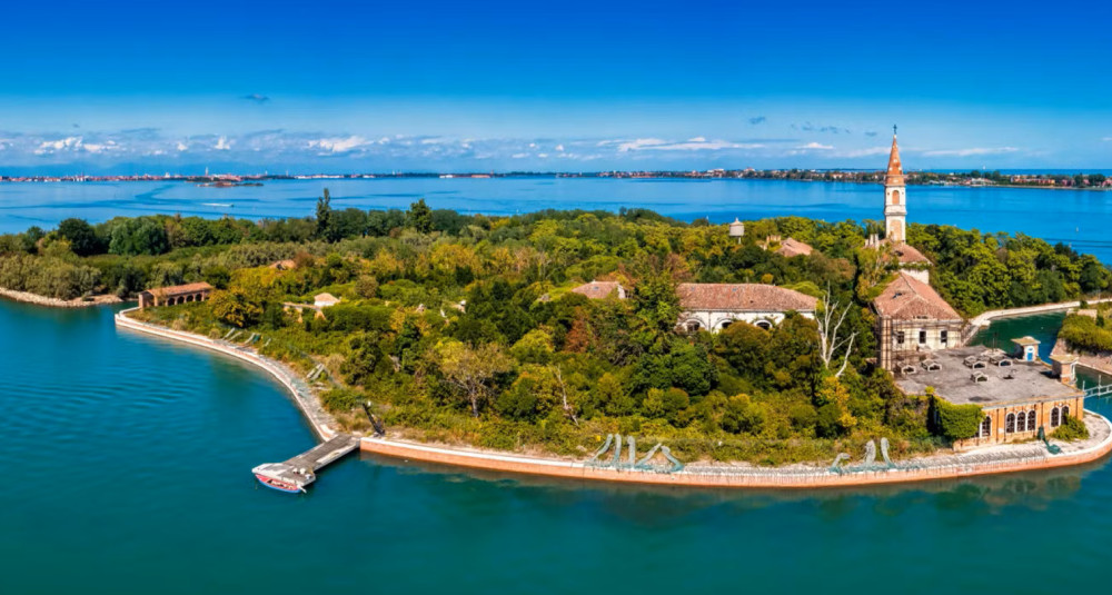 Private Boat Tour to Haunted Poveglia Island from Venice