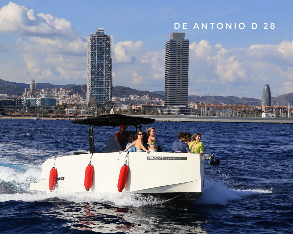 Private Luxury Yacht Cruise: Barcelona to Sitges or Garraf