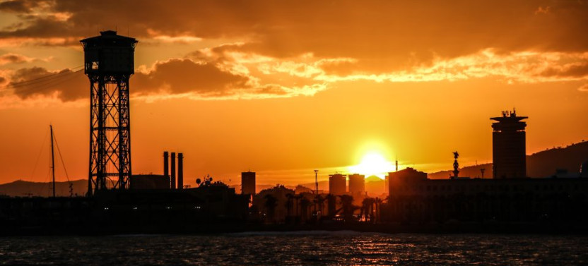 Barcelona Sunset Sailing: Saxophones, Tapas & Drinks, photo 3 of 5