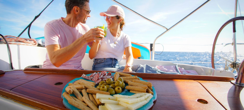 Shared Vermouth Sailing Cruise with Snacks and Swim in Barcelona, photo 5 of 6