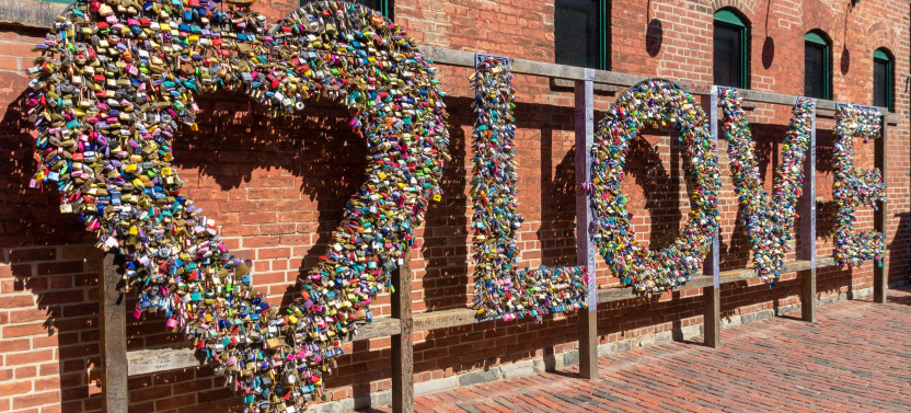 Toronto’s Distillery District Highlights - City Exploration Game
