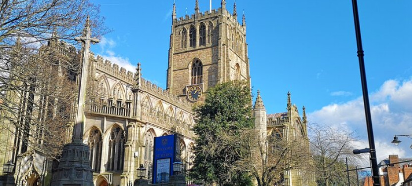 Maid Marian and Robin Hood in Nottingham - City Exploration Game