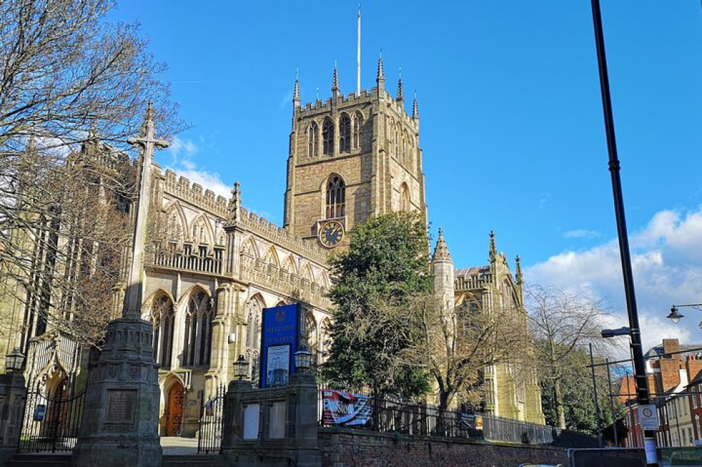 Maid Marian and Robin Hood in Nottingham - City Exploration Game