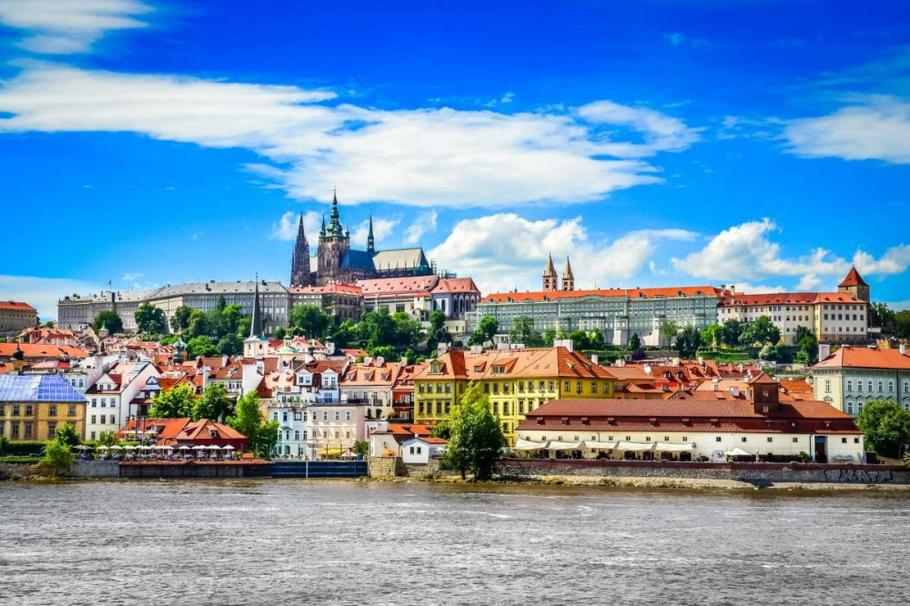 Prague: City Highlights By Bus, Boat, and on Foot