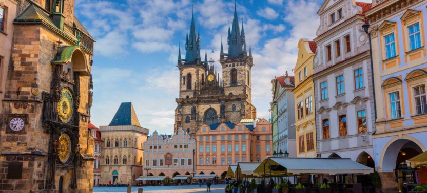 Prague: City Highlights By Bus, Boat, and on Foot