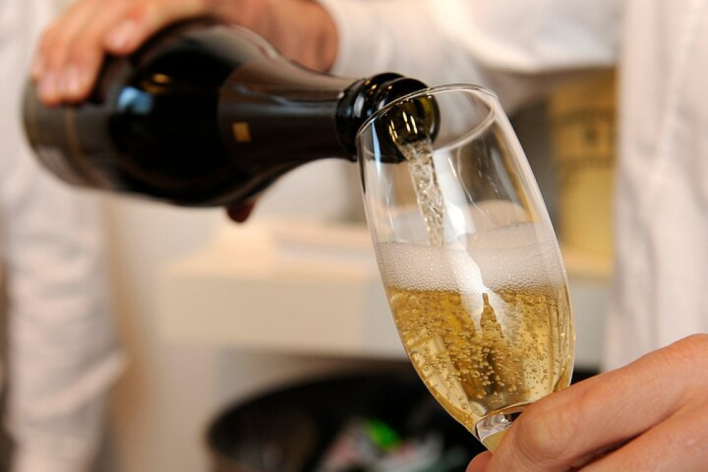  Guided Wine and Specialty Cheese Tasting in Montmartre