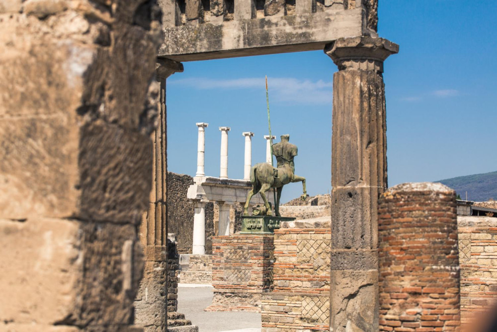 Tour of Pompeii & Sorrento with Priority Access from Naples