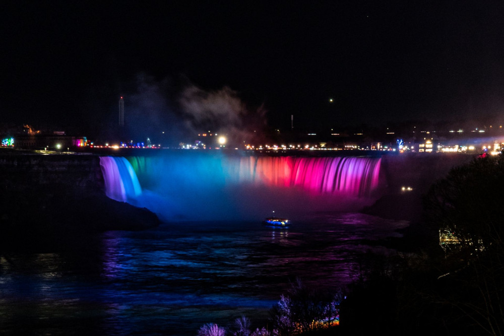 Niagara Falls Evening River Cruise with Fireworks