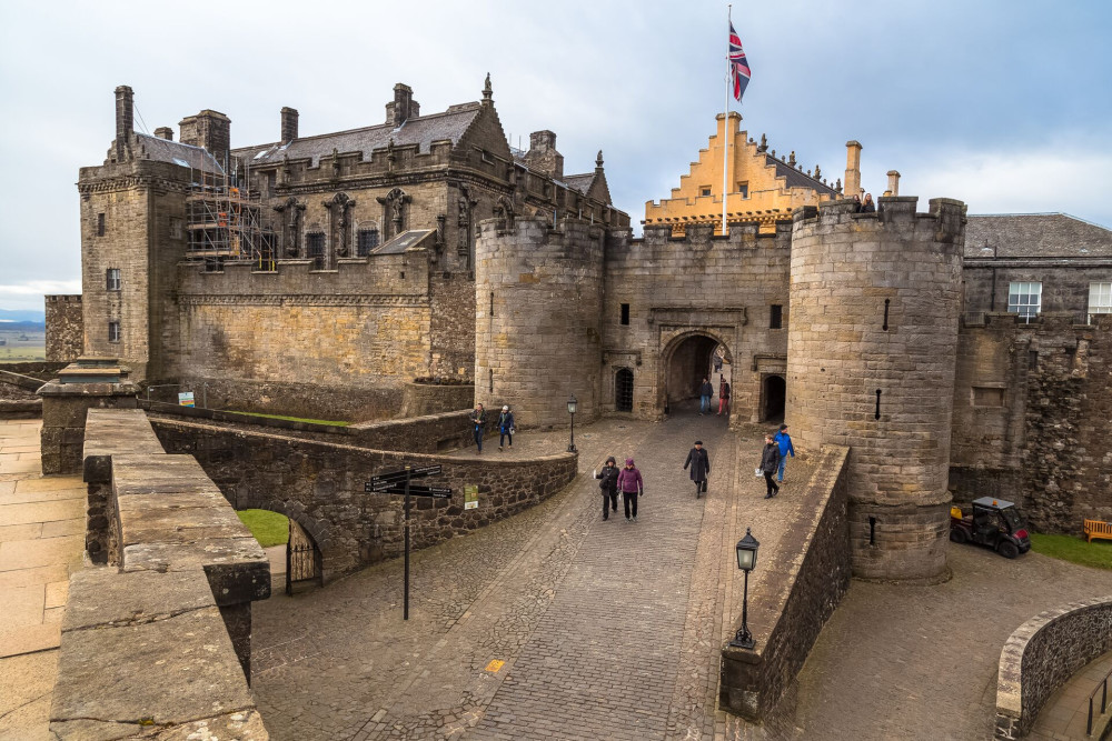 Stirling, Loch lomond and Outlander, Glasgow Departure (16-seater coach)