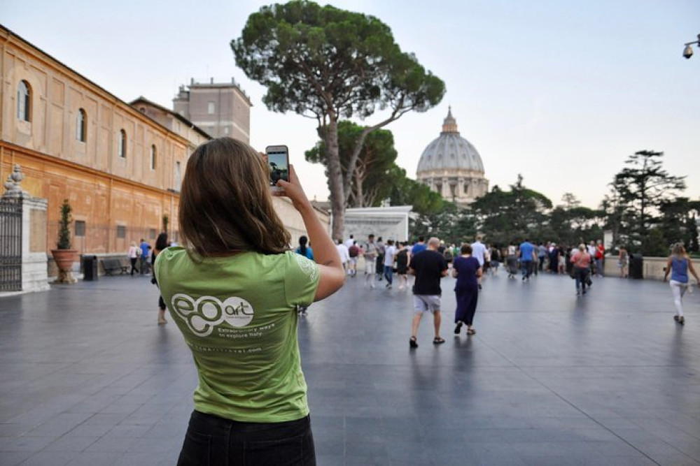 Private Vatican Museums Tour with Sistine Chapel & Raphael Rooms in Spanish