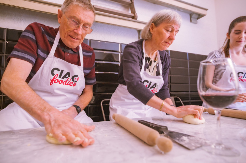 Express Pizza and Cannolo Cooking Class in Florence with a Local Chef