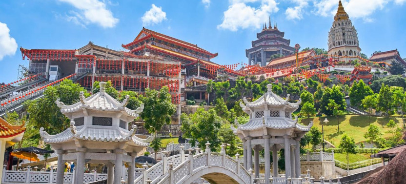 Penang: Hilltop Views, Temples & George Town by Trishaw