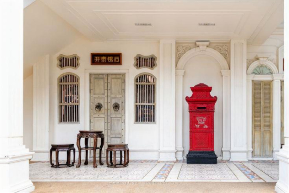 Phuket: Old Town Street Art Walk & Tile Painting Workshop included Transfer