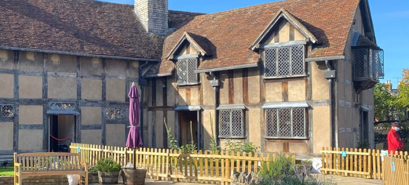Shakespeare’s Stratford-Upon-Avon: A Self-Guided Audio Tour