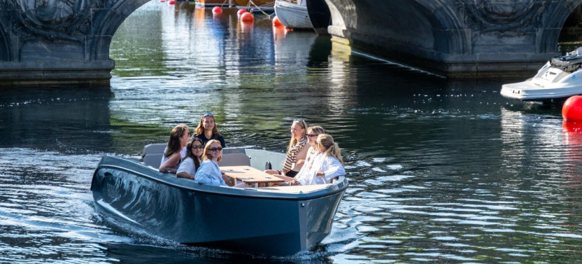 1-hour Boat Harbor Tour With Captain