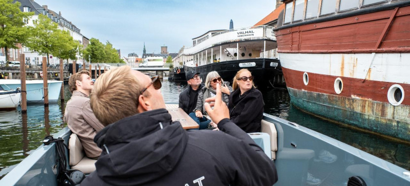 1-hour Boat Harbor Tour With Captain