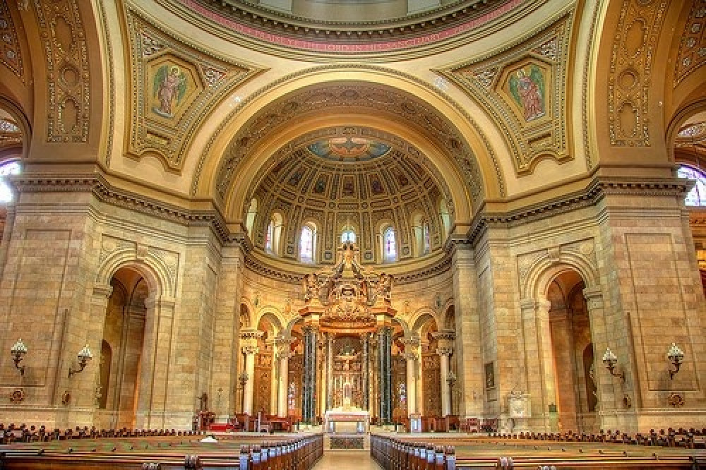 St. Paul’s Cathedral Docent Highlights Tour in Minnesota