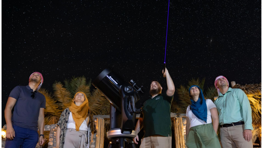 Private Night Safari & Astronomy in 1950's Land Rover - 3 Guests