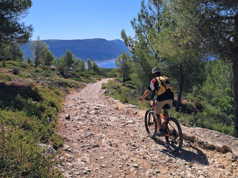 2-Hour Electric Mountain Bike Tour of the Calanques with Swim Break
