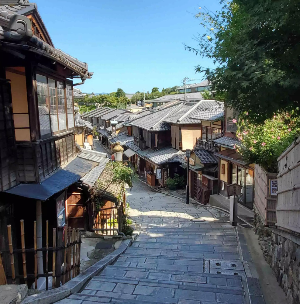 A Self-Guided Tour of Kyoto's Gion District
