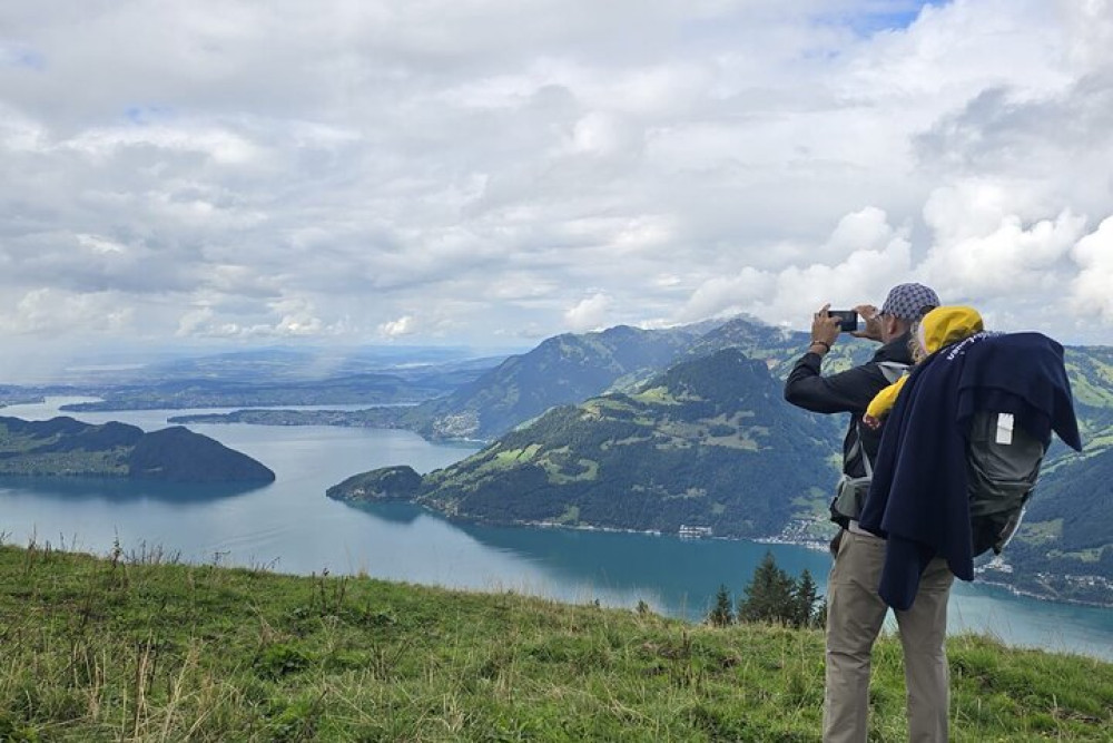 Lake Lucerne and Local Cheese Tasting Private Tour
