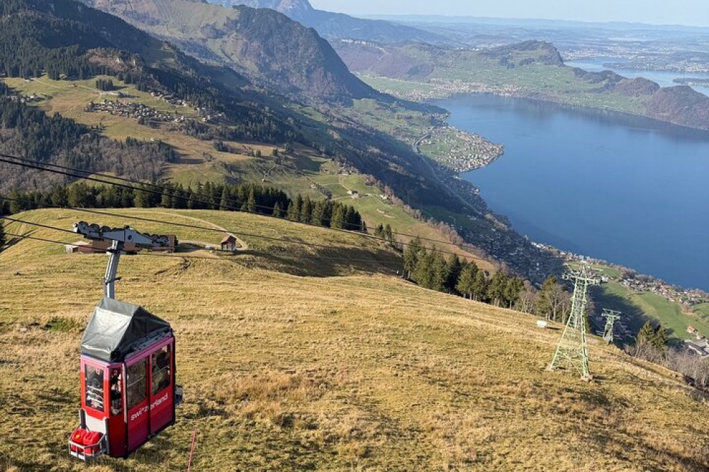 Hike above Lake Lucerne and Fondue Private Tour