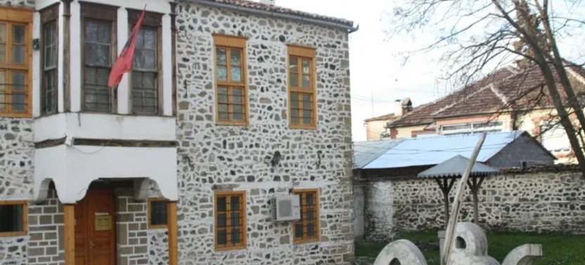 From Tirana: Cultural Day Trip to Korça, Pogradec & Lake Ohrid
