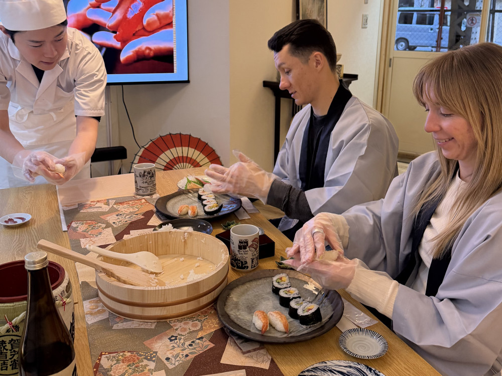 Asakusa Sushi Making Class with Sake & Matcha