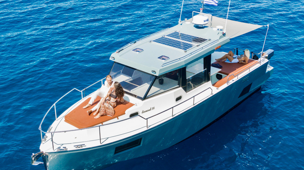 Diamond 36 Private Caldera 4h Sunset Cruise