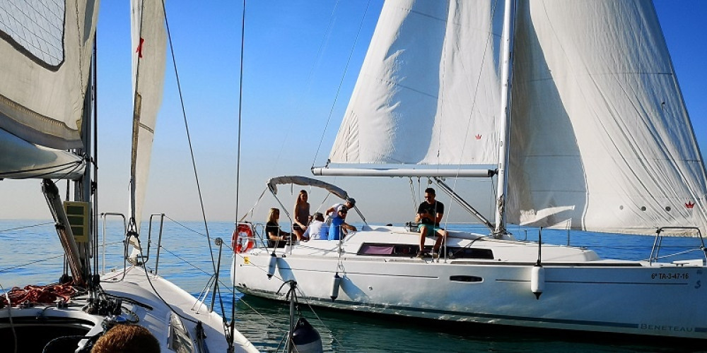 Boat Tours for Large Groups and Team Building in Barcelona