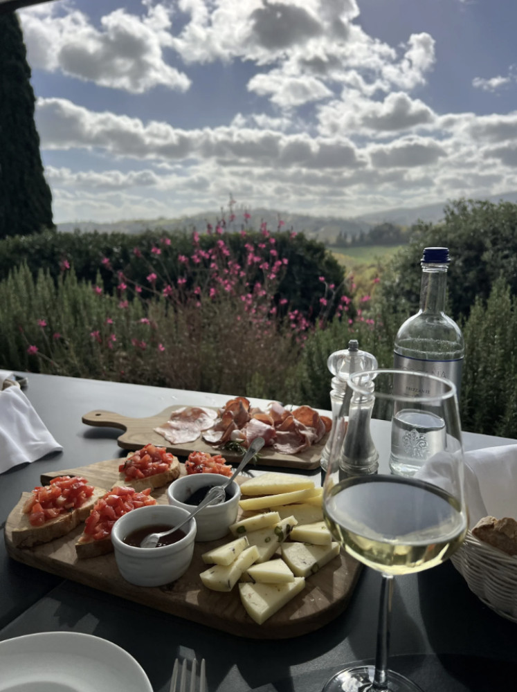 Private San Gimignano & Certaldo Tour with Winery Lunch and Tasting
