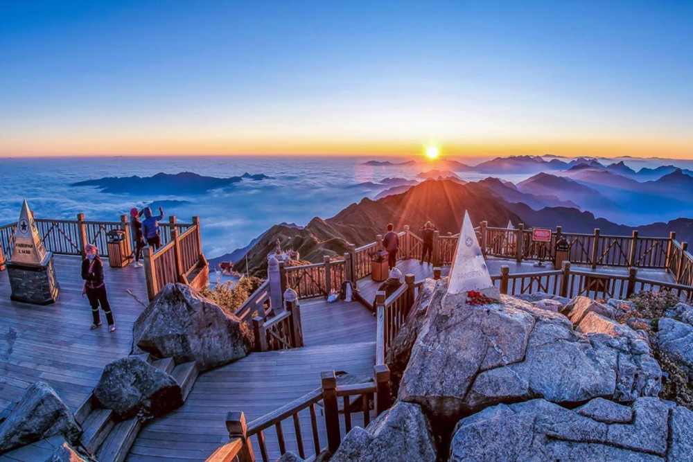 5-Day Hanoi, Ninh Binh & Sapa Tour with Fansipan Peak Adventure