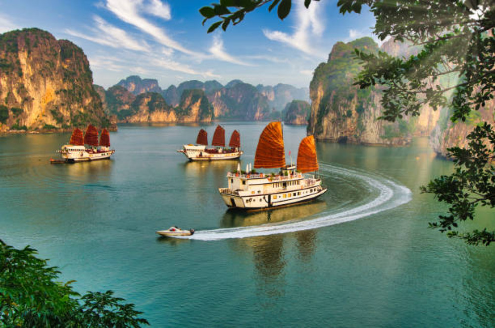 5-Day Vietnam Highlights Tour: Danang, Hanoi & Halong Bay Cruise