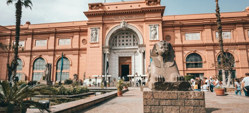 Private Egyptian Museum Tour with Egyptologist Guide and Transfers