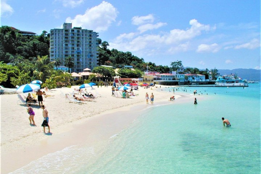 Montego Bay Shore Excursion: Doctor’s Cave Beach & City Tour