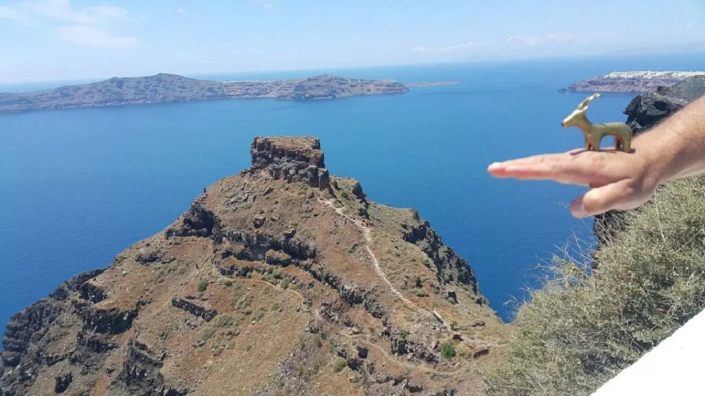 Private Hiking at Skaros Rock