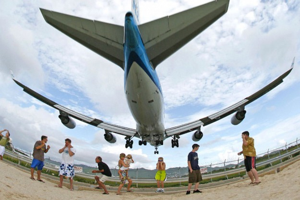 Extreme Plane-Spotting at Maho Beach
