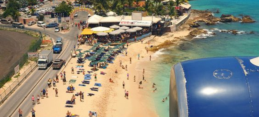 Extreme Plane-Spotting at Maho Beach