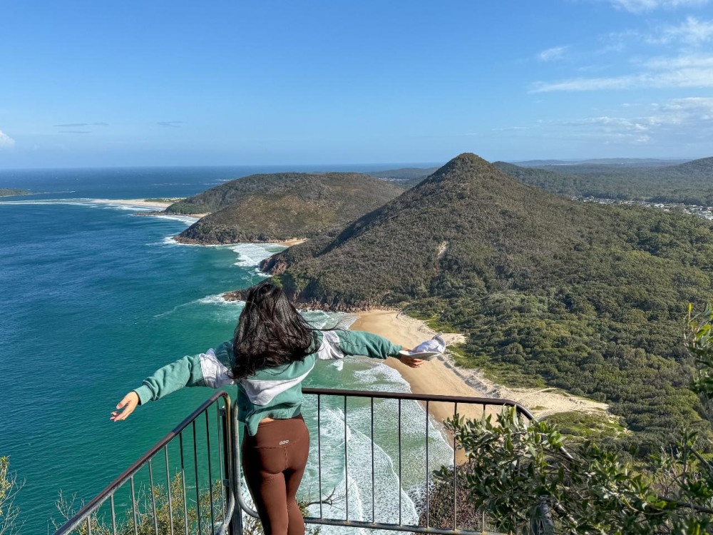 Private Port Stephens Day Tour with Hike, Dolphins & Craft Beer
