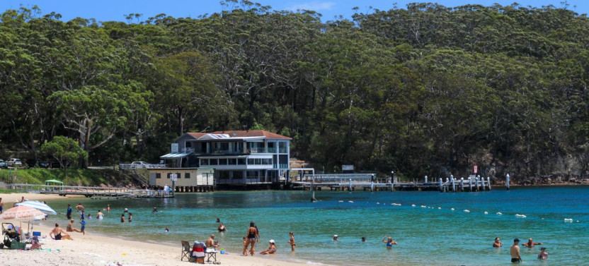 Small-Group Port Stephens Day Tour with Dolphins & Mount Tomaree