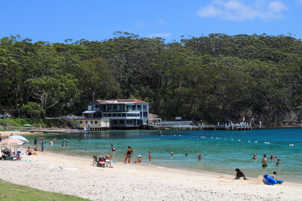 Small-Group Port Stephens Day Tour with Dolphins & Mount Tomaree