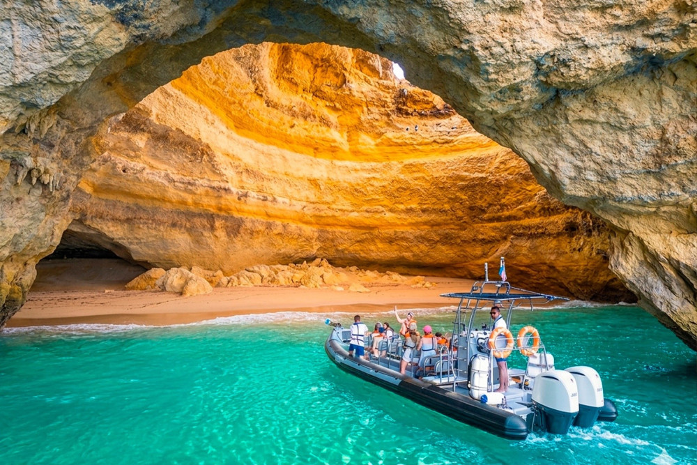 Private RIB Boat Tour to Benagil Cave with Sunset Option from Portimão