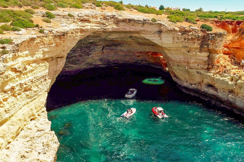 Private Speedboat To Benagil Caves Tour in Portuguese