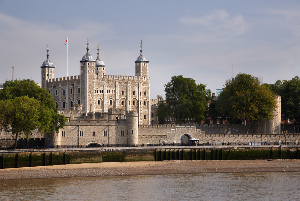 London Romantic Paris Day Trip with Louvre & Lunch