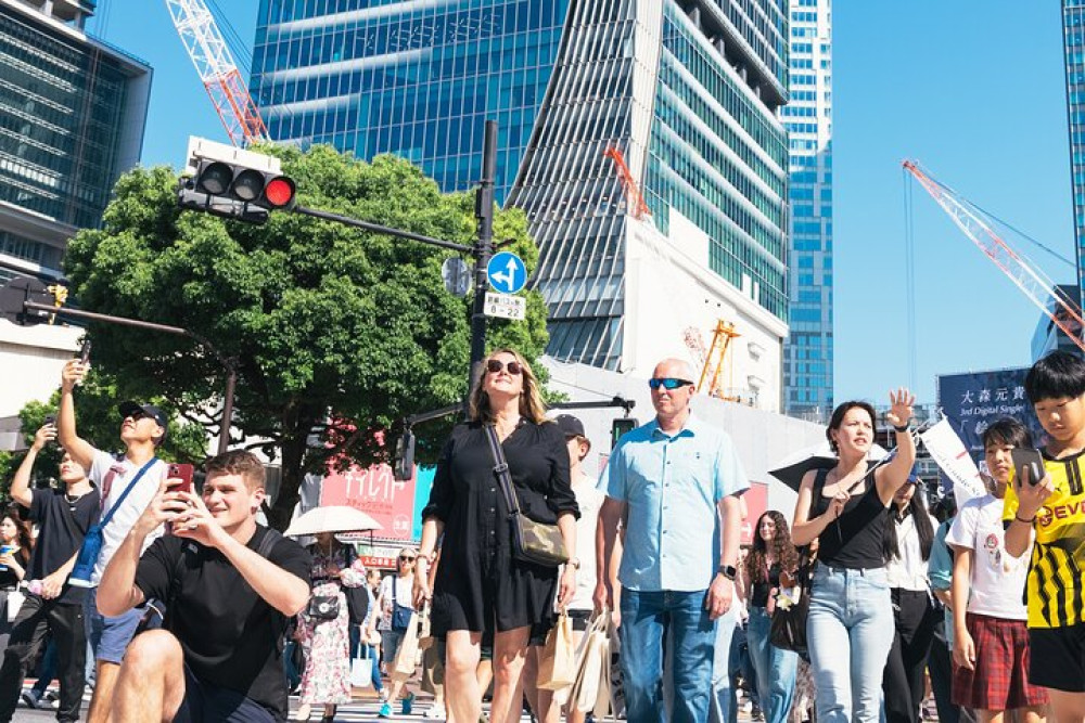 Shibuya Highlights Walking Tour & Secret View Spot