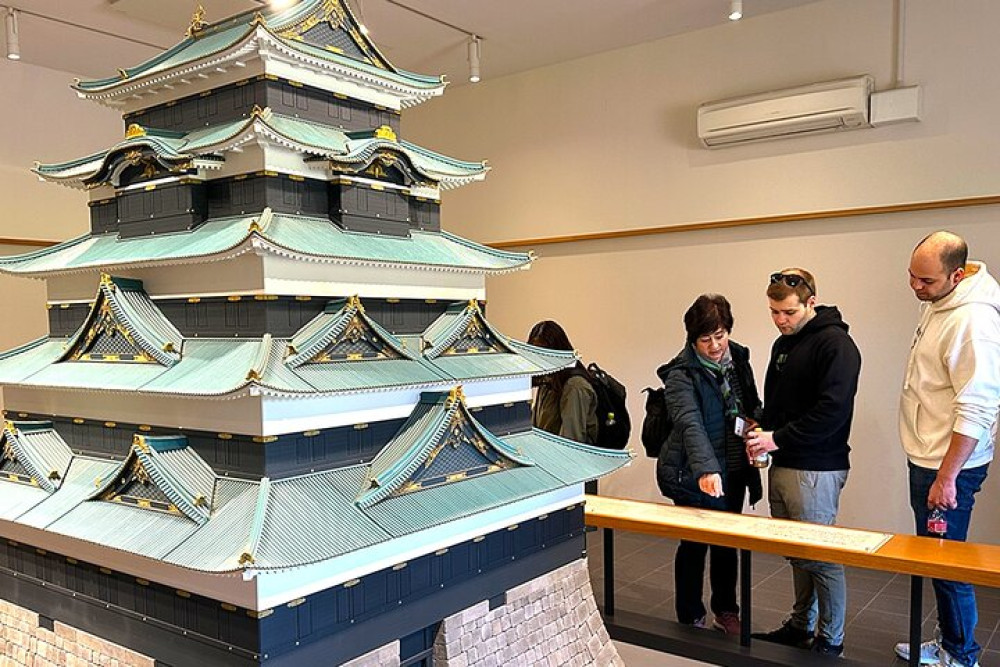 Shogun Walking Tour With Tokyo Castle & Imperial Palace