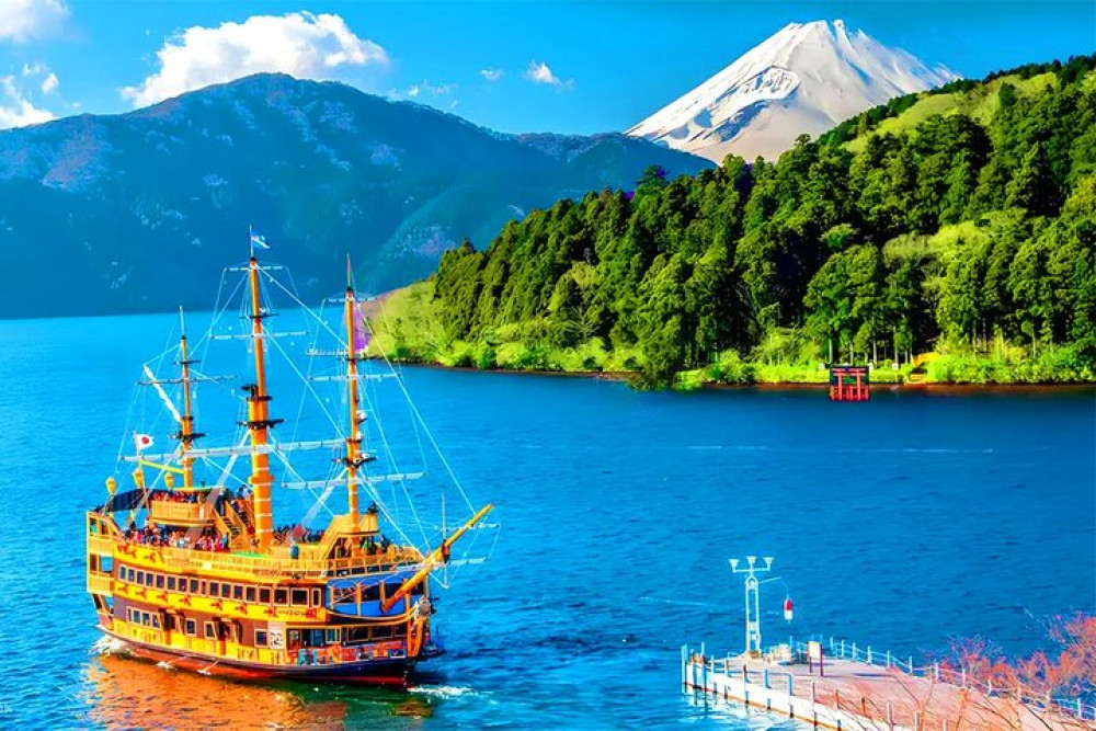 Mt. Fuji Luxury Bus Day Trip with Lake Cruise & Hakone Ropeway
