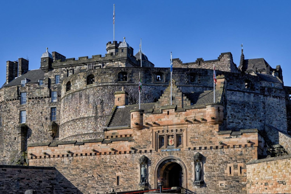 Edinburgh: Edinburgh Castle Entry + National Museum of Scotland Guided Tour