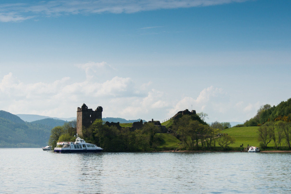 Loch Ness Cruise & Urquhart Castle Coach Temptation Tour from Inverness