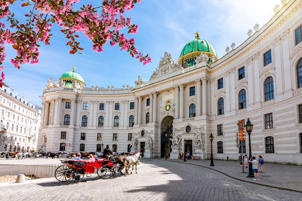 Skip-the-line Empress Sisi Museum, Hofburg & Gardens Tour